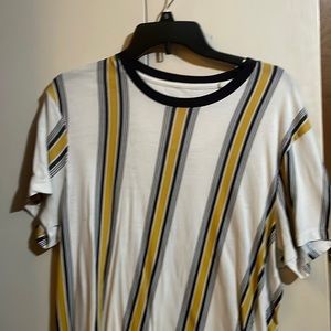 Men medium guess t shirt